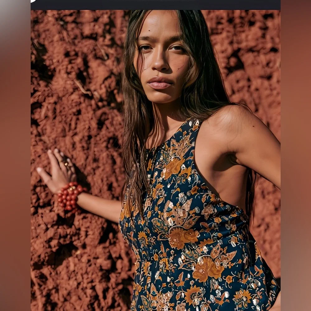 Sezane Maxi Dress in Elegant Black with Flowing Silhouette - Picture 3 of 13